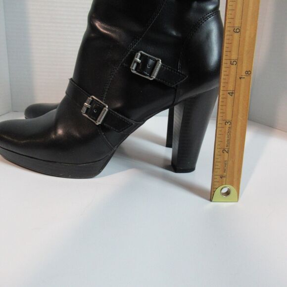 Simply Vera Boots 9.5 M Black Jaeger Buckle Ankle Bootie Faux Leather High Heel - Picture 12 of 15